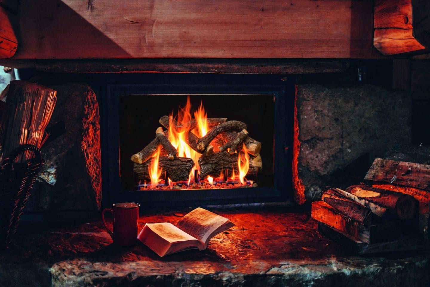 Stock Image - Grand Canyon Gas Logs - Arizona Weathered Oak Charred Grand Canyon Gas Logs - Dunrite Chimney and Stove